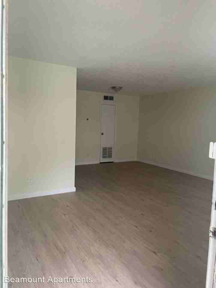 Courtyard Estates - Photo 3 of 9