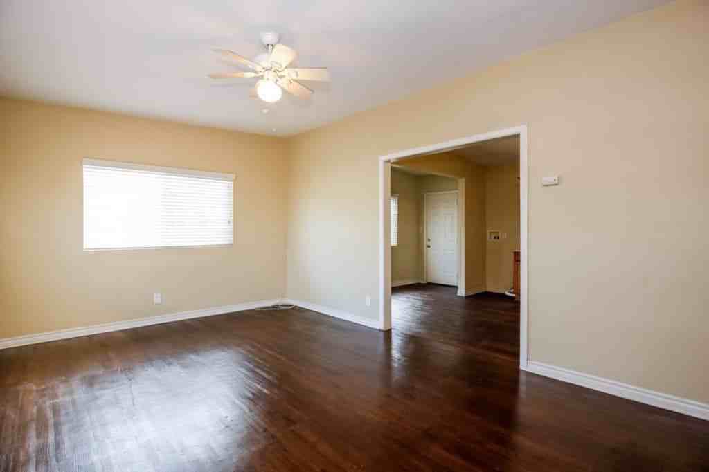 1500 W Caldwell St - Photo 3 of 27