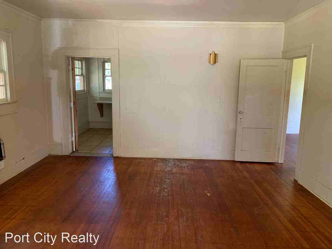 2752 Frederick St - Photo 3 of 10