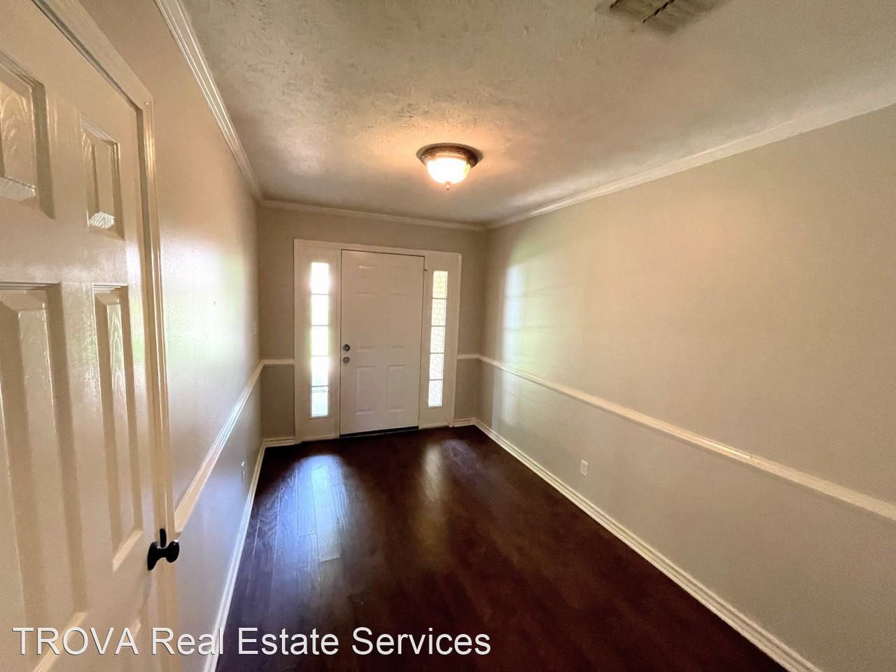 1818 Woodway Dr - Photo 3 of 13