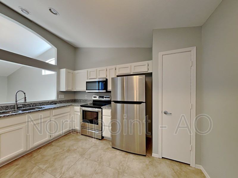 8671 N 112th Ave - Photo 2 of 17