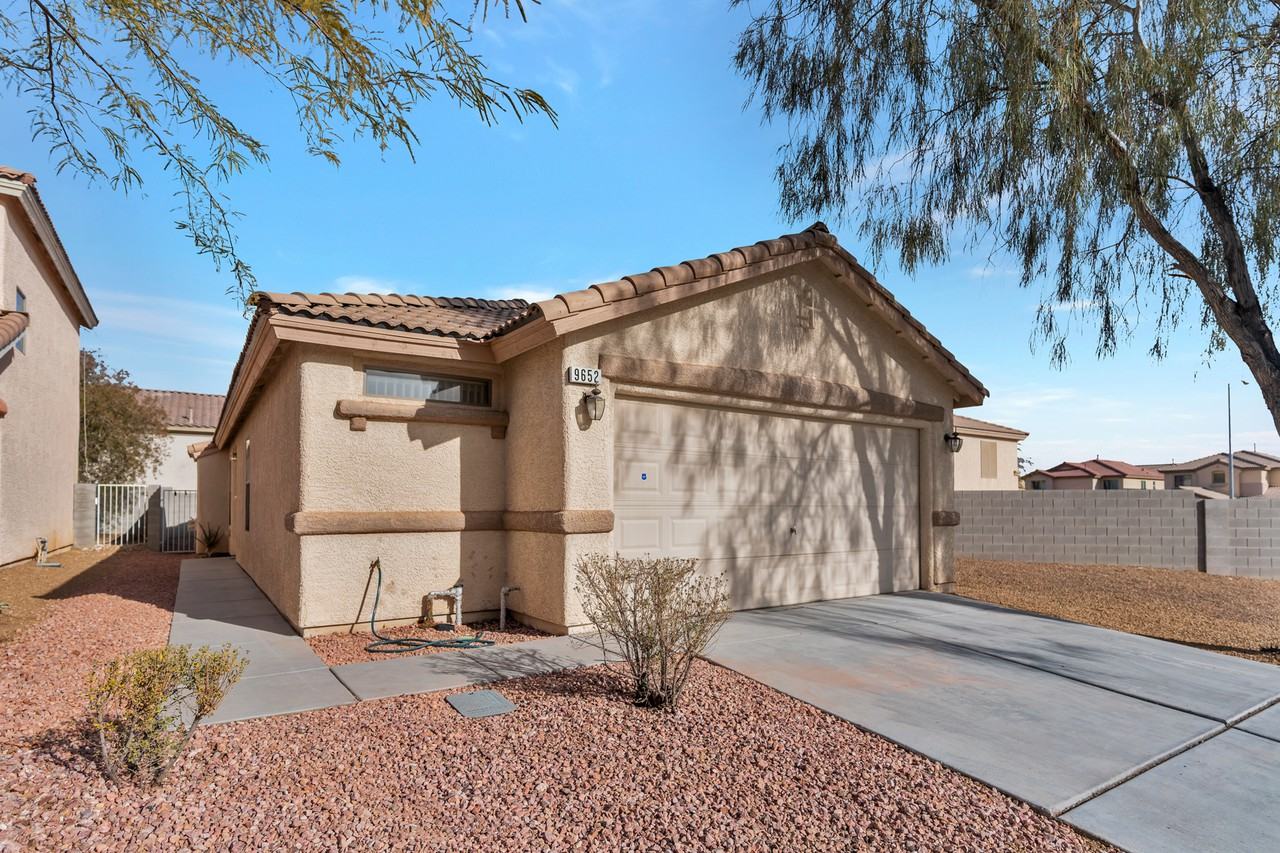 9652 Brooks Lake Ave - Photo 3 of 27