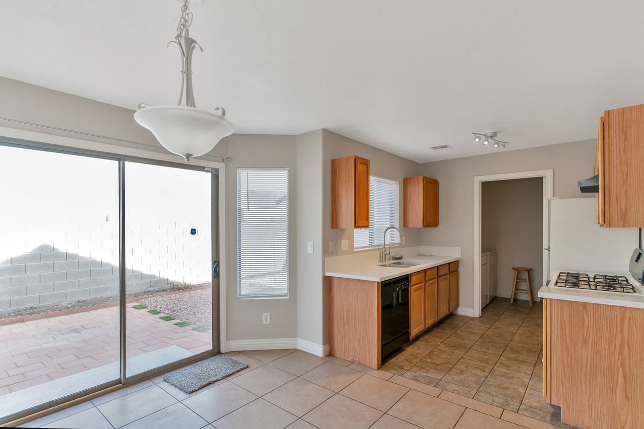 9652 Brooks Lake Ave - Photo 6 of 27