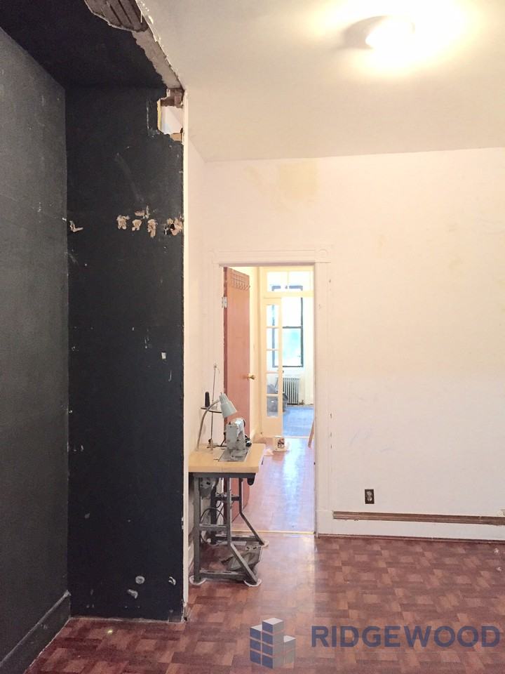 585 Seneca Ave #1L - Photo 3 of 4