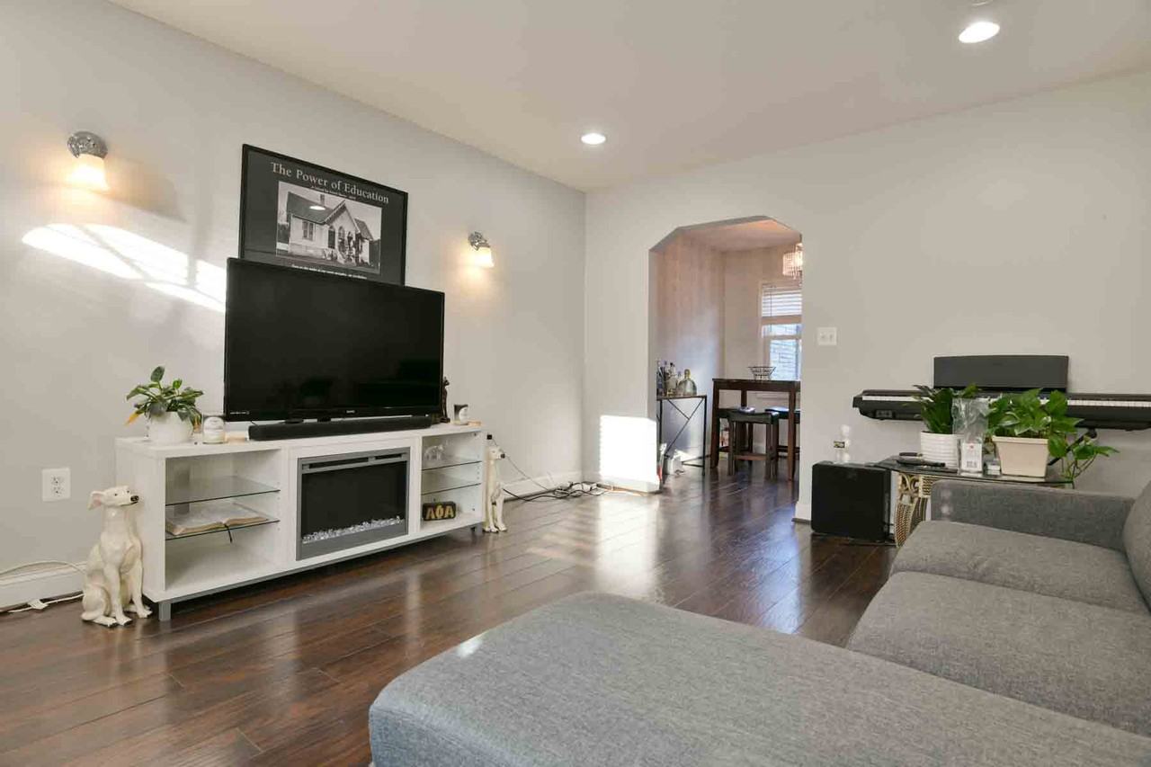 132 35th St Ne - Photo 2 of 19