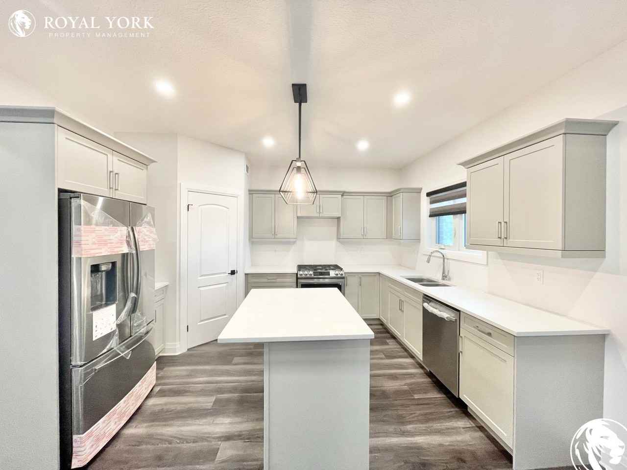 170 Ridge St - Photo 2 of 37