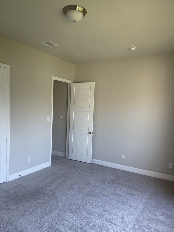 2223 Autrey Ln - Photo 4 of 11