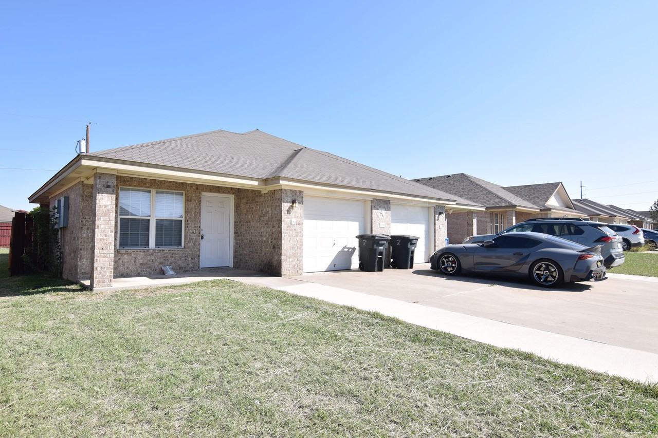 2700 Seabiscuit Dr - Photo 2 of 18