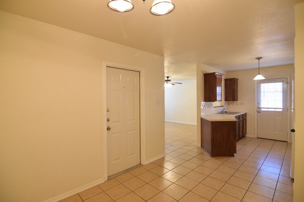 2700 Seabiscuit Dr - Photo 3 of 18