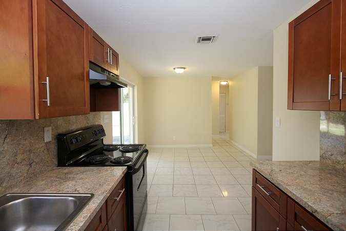 3321 NW 17th St - Photo 2 of 25