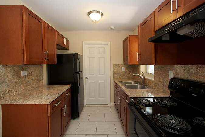 3321 NW 17th St - Photo 3 of 25