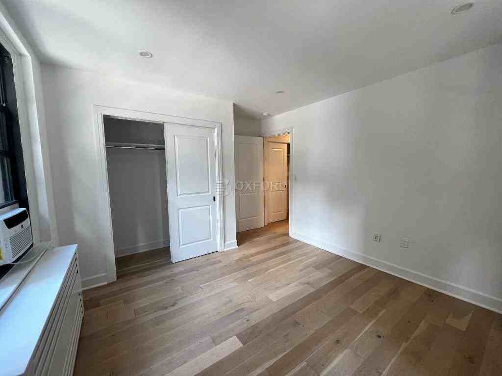 E 48th St #5F - Photo 2 of 18