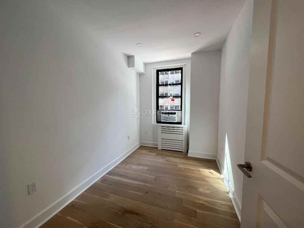 E 48th St #5F - Photo 3 of 18