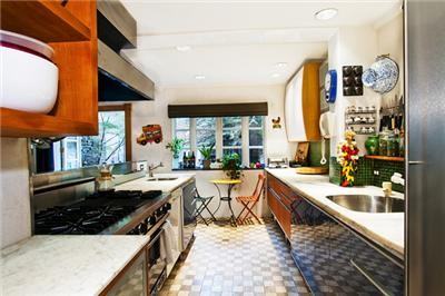 61 Perry St - Photo 2 of 8