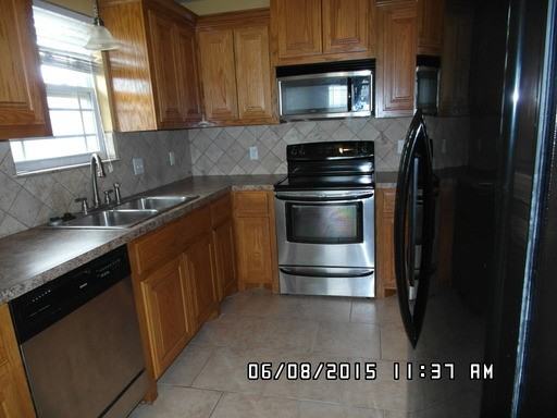 130 Arapaho St - Photo 2 of 18