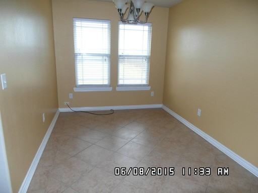 130 Arapaho St - Photo 3 of 18