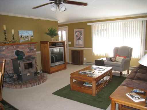 780 Oakmont Dr - Photo 2 of 11