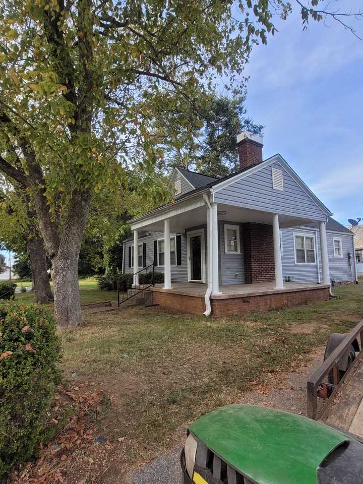 604 West Smith Street - Photo 2 of 23