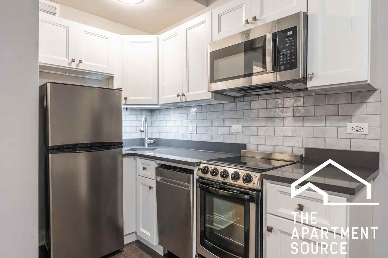 640 W Wrightwood Ave #203 - Photo 2 of 12