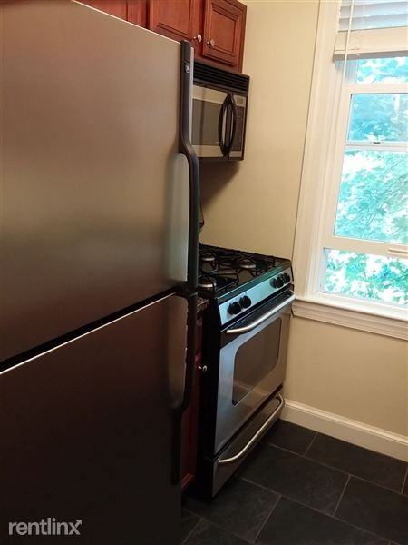 906 S Washington St - Photo 3 of 15