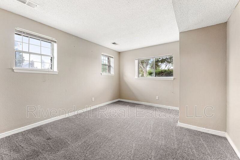 1786 S Waco Ct - Photo 7 of 15