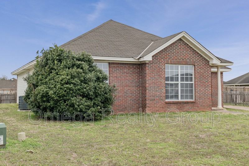 595 Mcdonald Dr - Photo 3 of 42