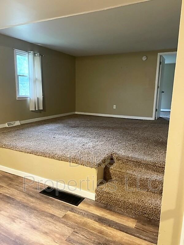 13 Chapman Ave #1 - Photo 3 of 8