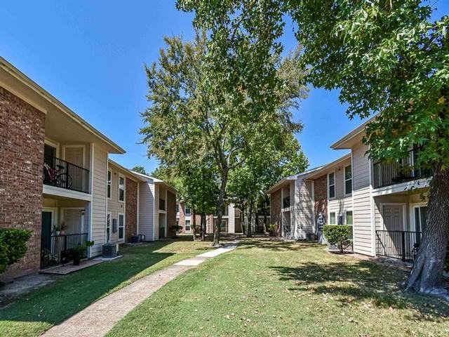 800 Bellshire Drive - Photo 3 of 24