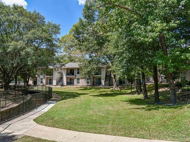 800 Bellshire Dr - Photo 6 of 18