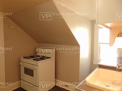 1345 Lawe St Uppr - Photo 3 of 9