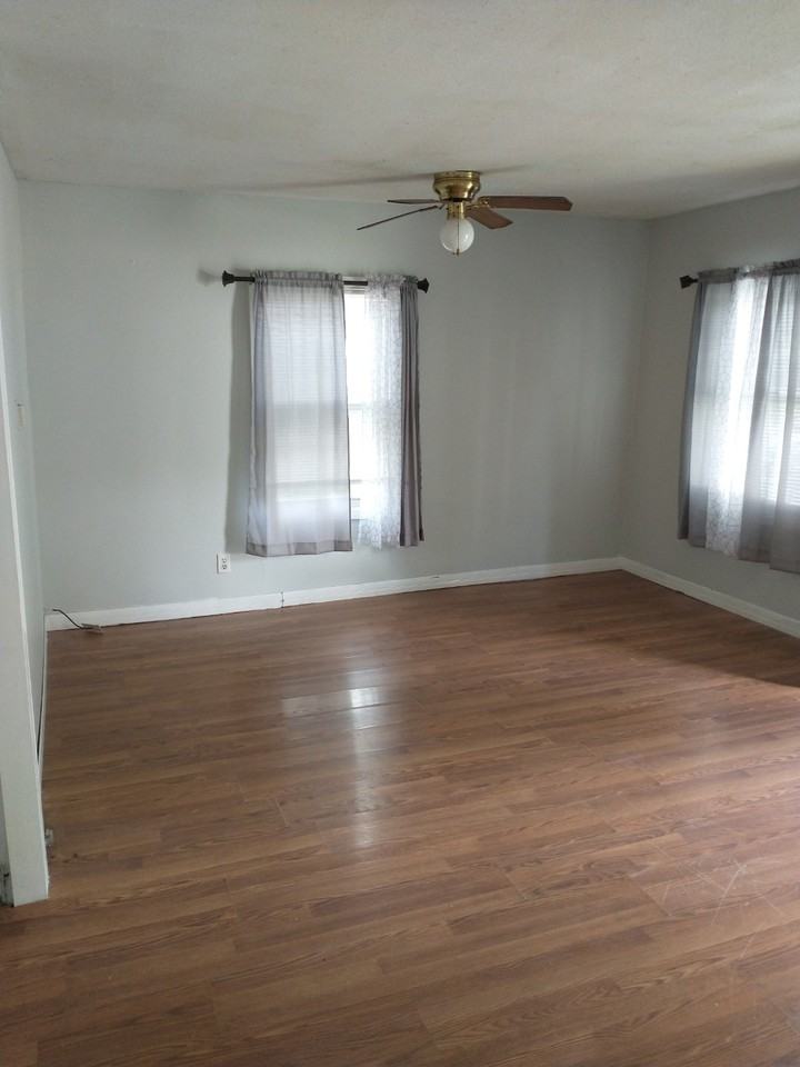 523 E 7th St - Photo 2 of 10