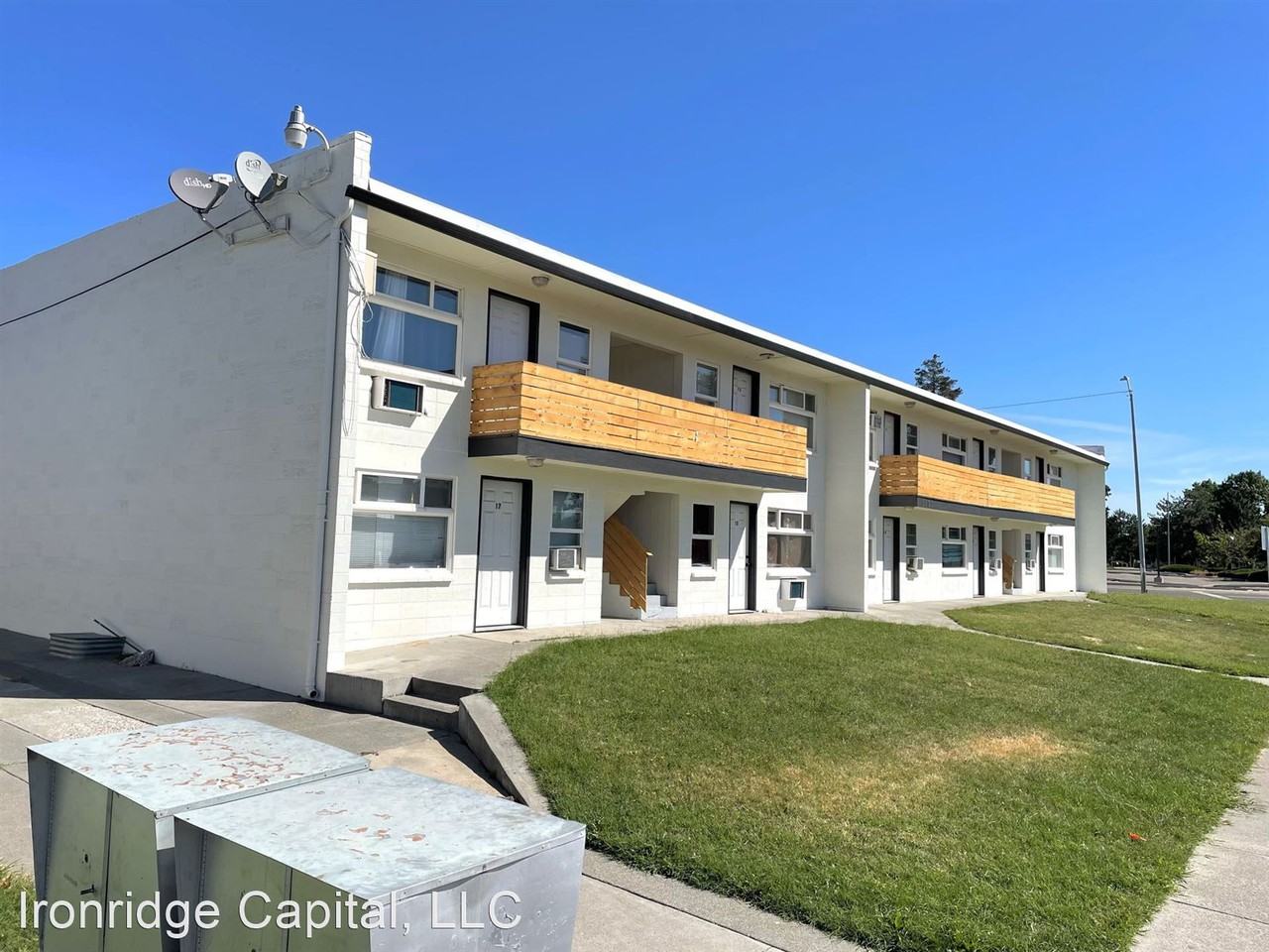 NEWLY Remodeled 1 & 2 Bedroom Units, Pet Friendly - Photo 2 of 9