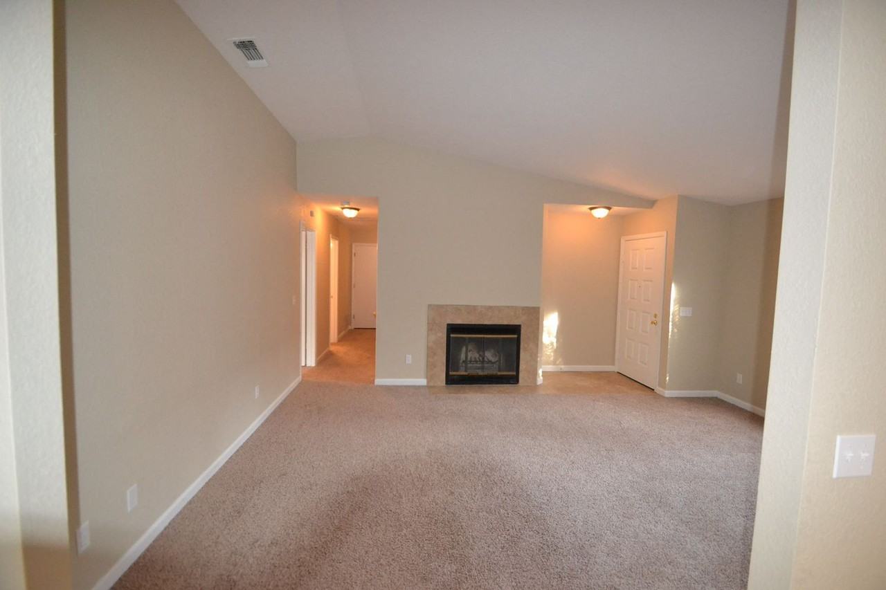 1646 Vallarta Cir - Photo 2 of 11