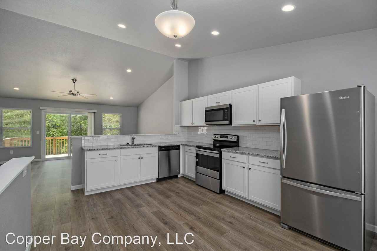 4004 Sumner Dr - Photo 3 of 19
