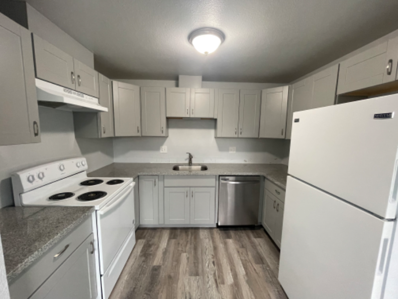 307 W Reynolds Ave - Photo 2 of 14