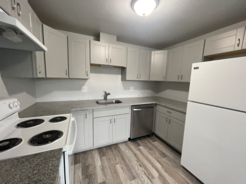 307 W Reynolds Ave - Photo 3 of 14