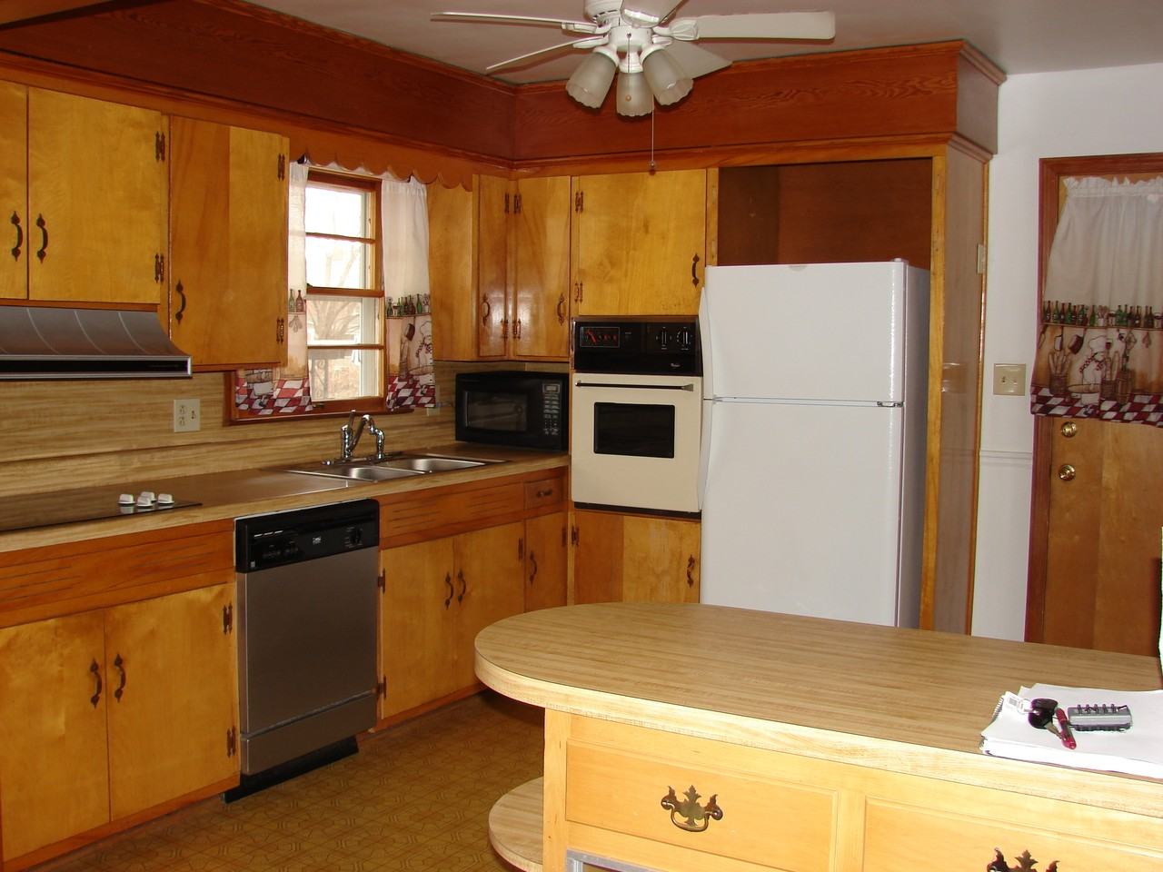 1521 Longview Ave - Photo 2 of 19