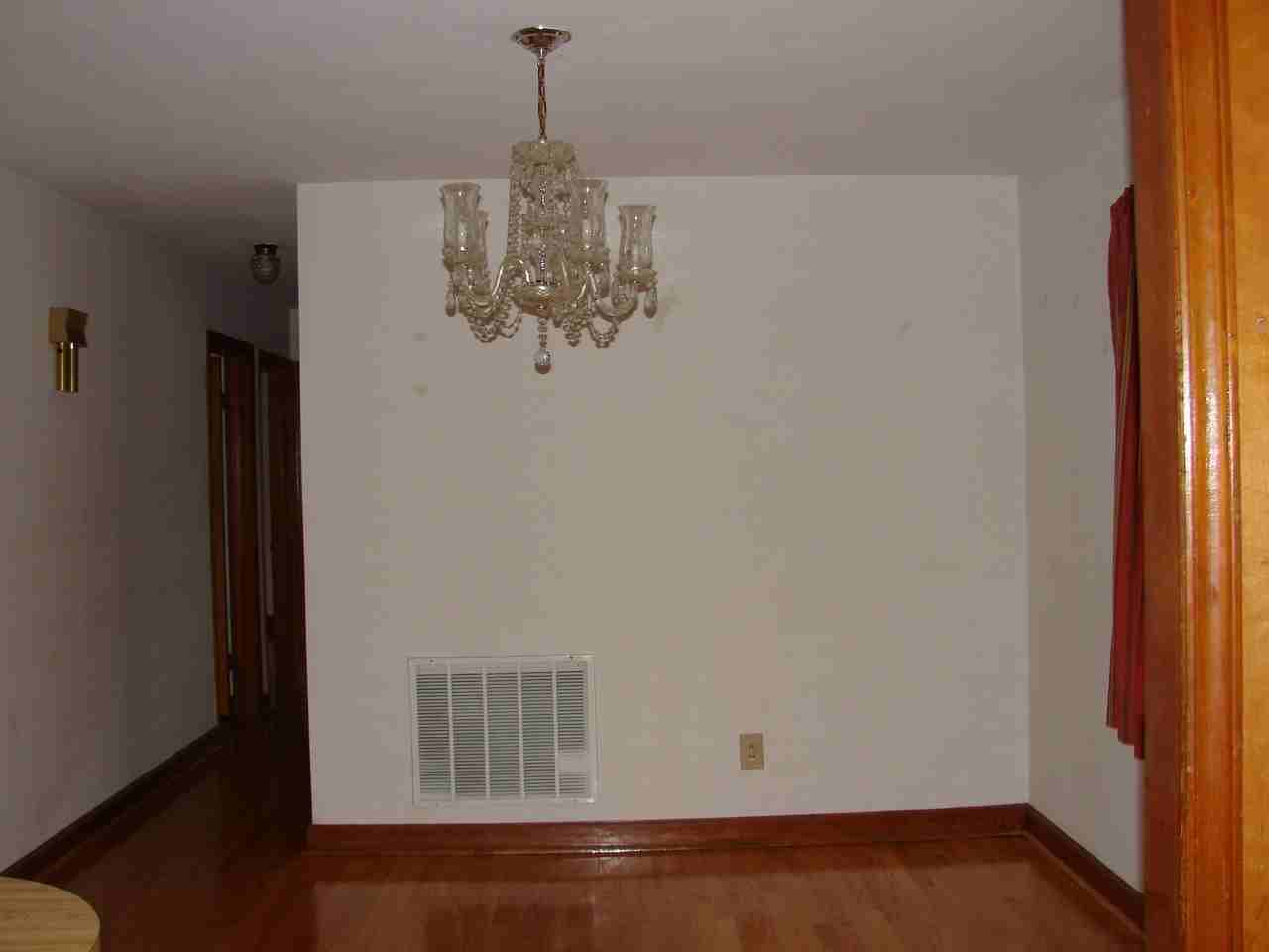 1521 Longview Ave - Photo 3 of 19