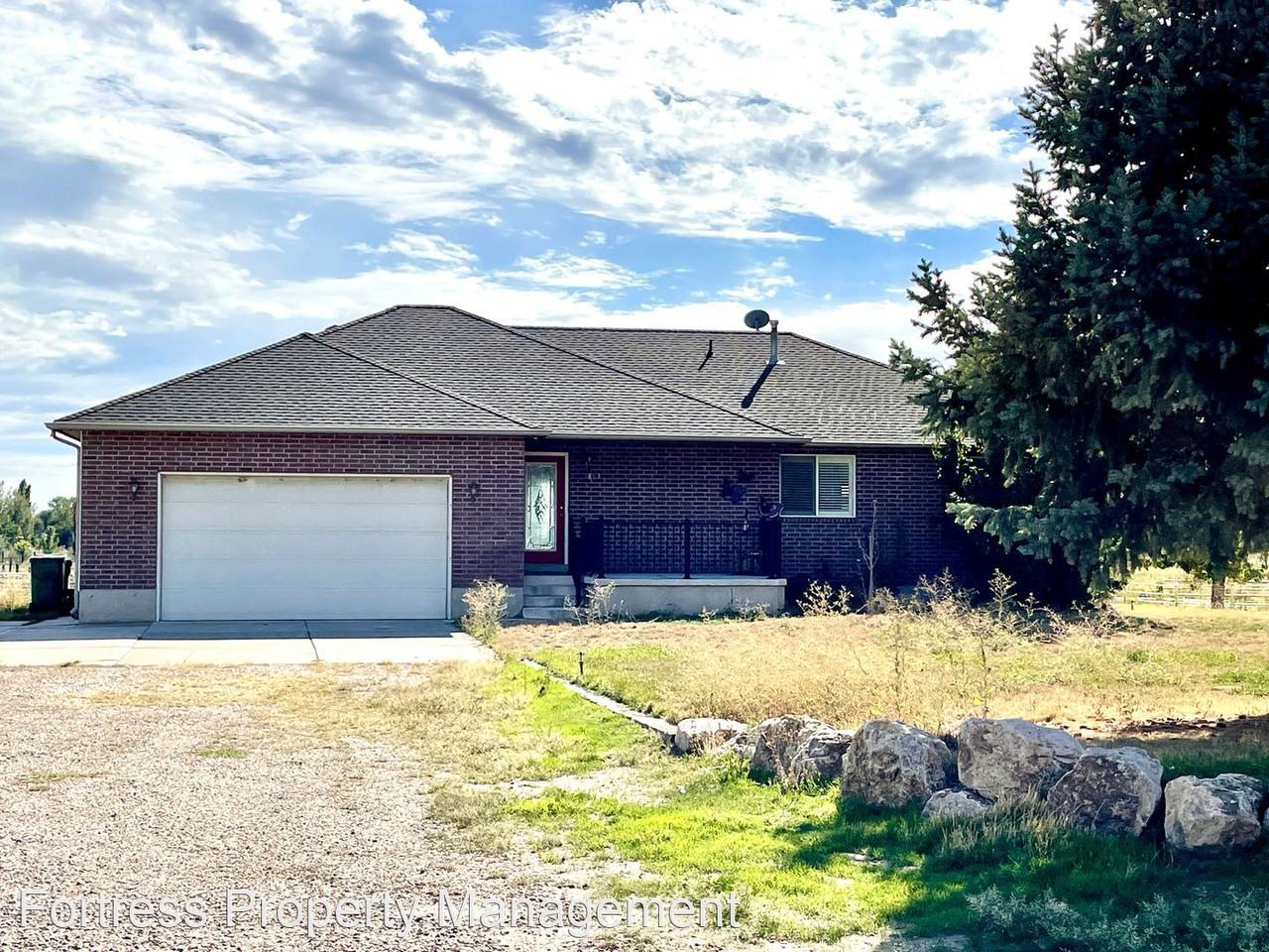 863 N Harrisville Rd - Photo 2 of 24