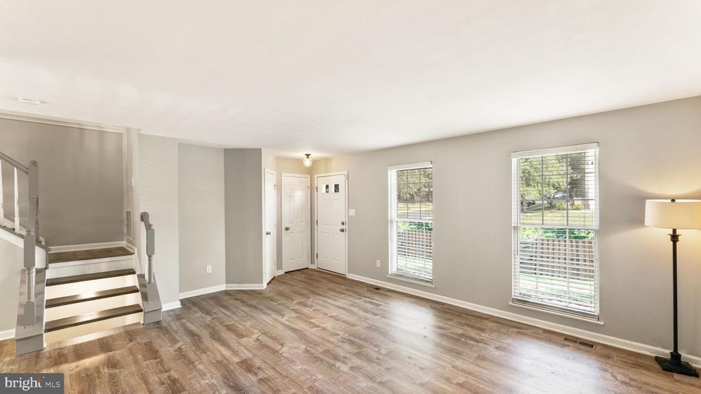21094 Cornerpost Sq - Photo 2 of 50