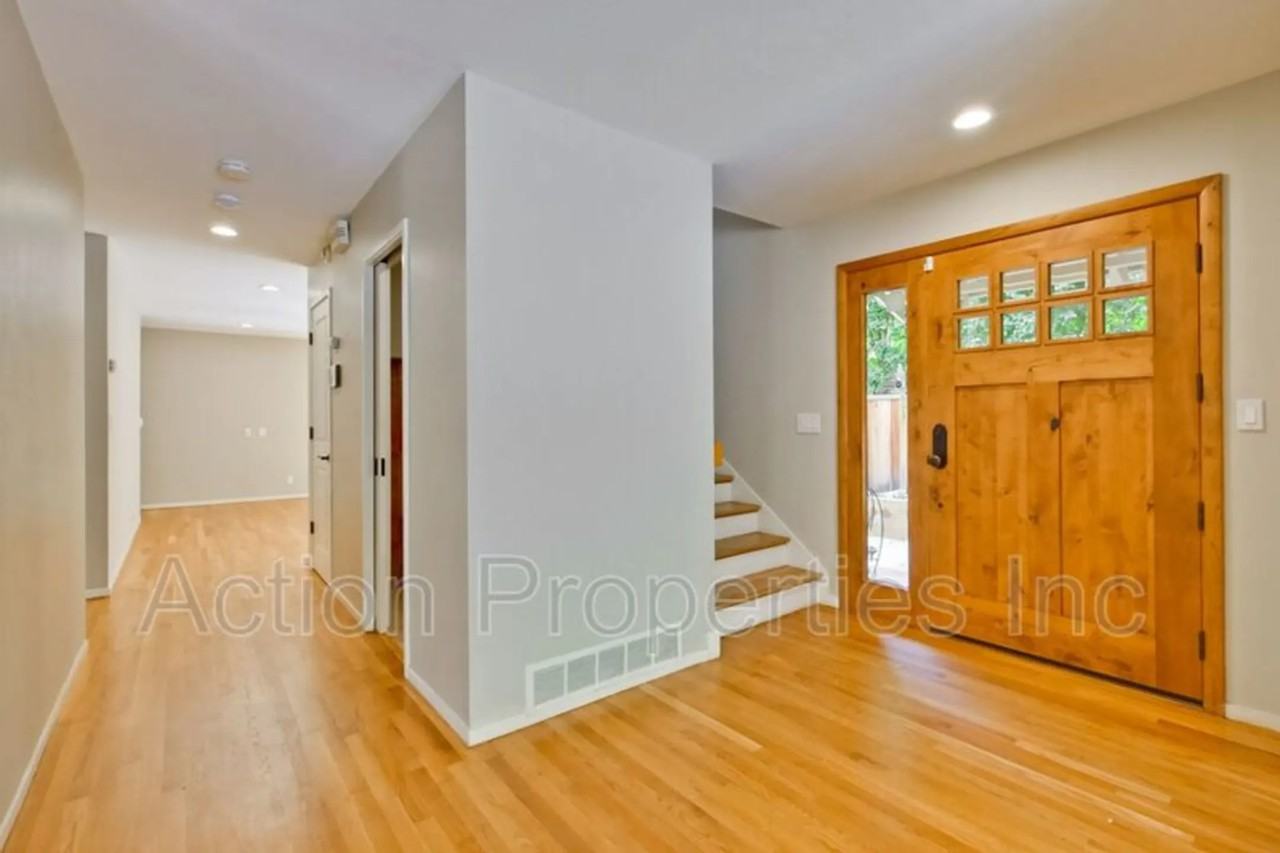415 Lowell Ave - Photo 3 of 50