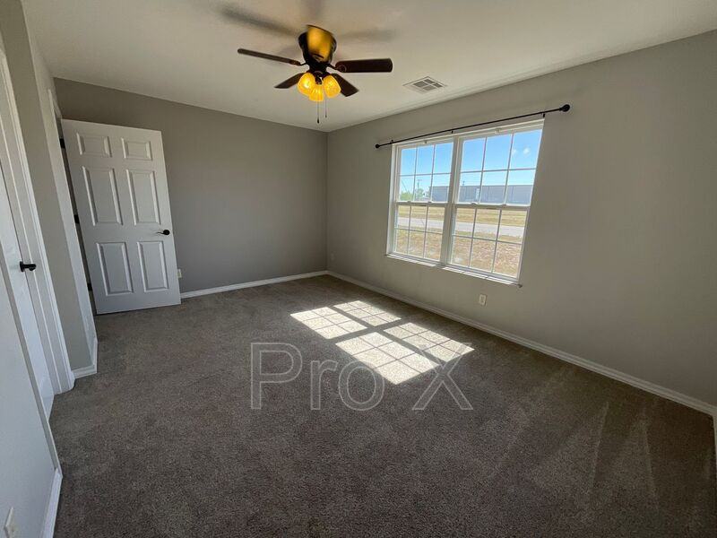 618 Easton #B - Photo 6 of 14