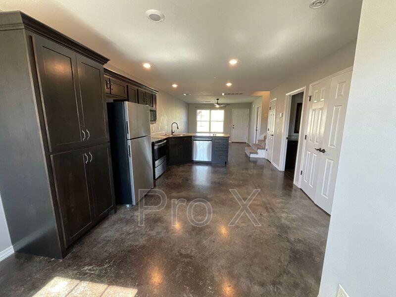 618 Easton #B - Photo 7 of 14