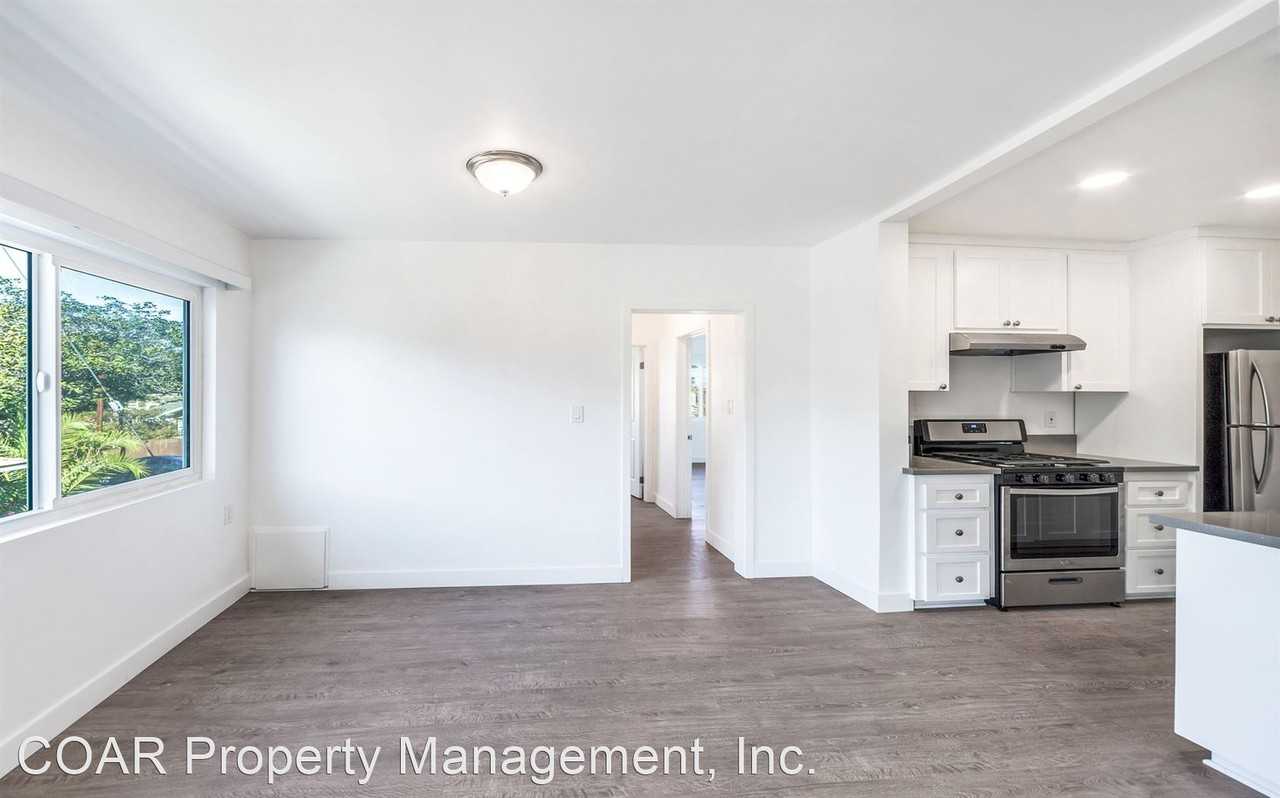 2320 E 6th Street - Photo 2 of 7