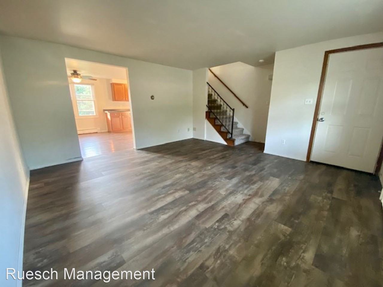 2068 Terry ln - Photo 3 of 33