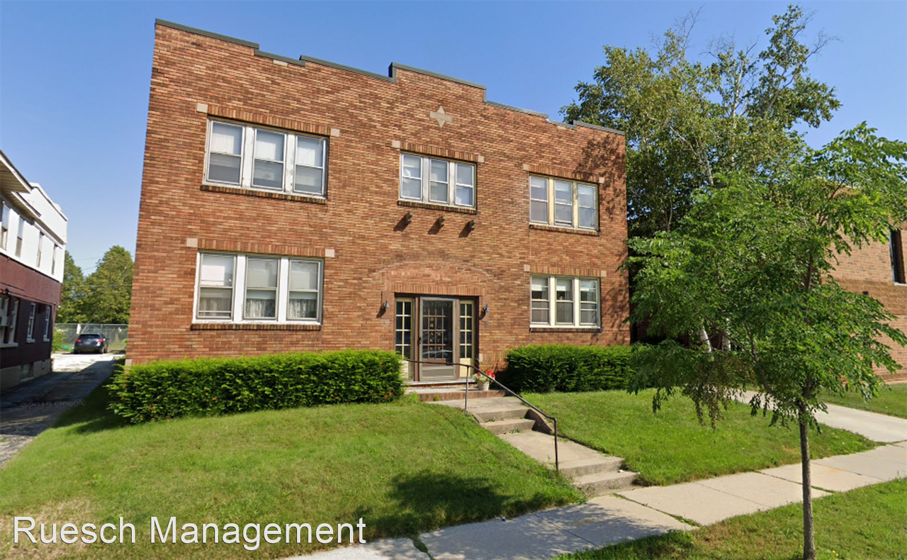 215 S Monroe Ave - Photo 2 of 7