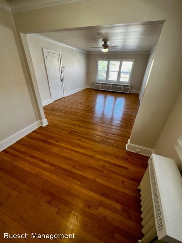 215 S Monroe Ave - Photo 3 of 7