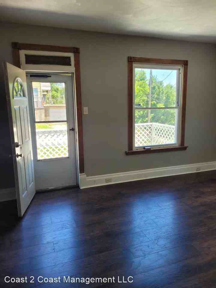 525 8th St - Photo 2 of 16