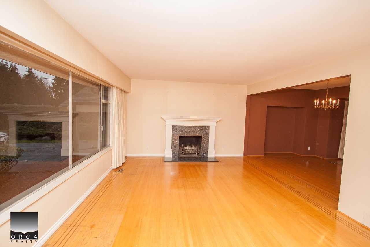 796 Blythwood Dr - Photo 3 of 16