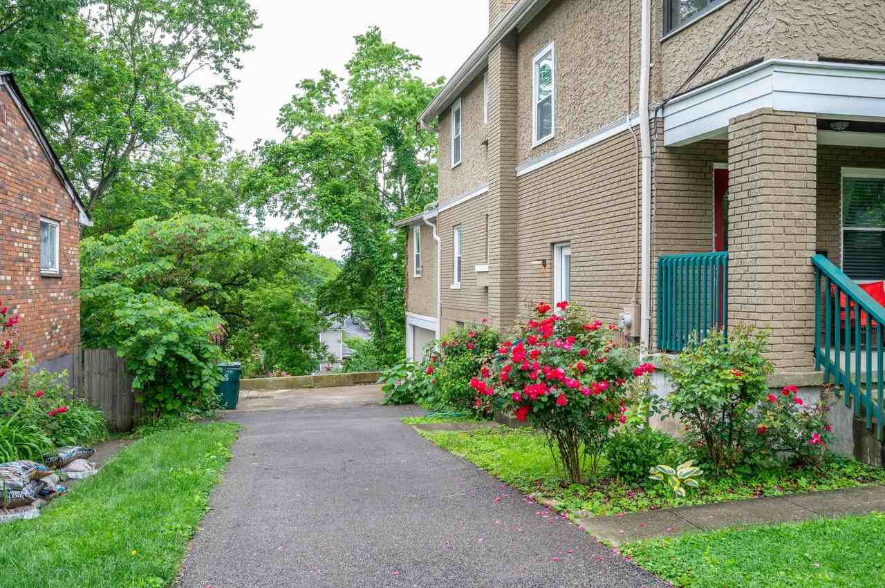 1639 Robinson Cir - Photo 2 of 41